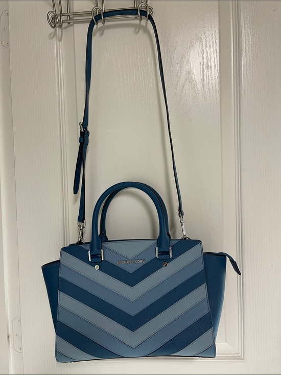 Michael Kors Handbags - Michael Kors Two-Tone Blue Chevron Satchel